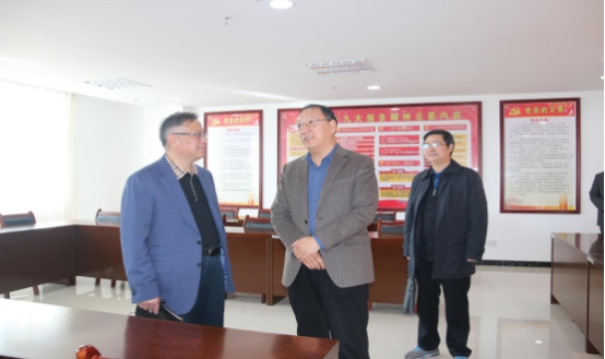 省委常委、省總工會主席馬吉孝等一行蒞臨青海物產(chǎn)集團公司視察，調(diào)研指導(dǎo)道路貨運企業(yè)建會、貨運司機入會等工作
