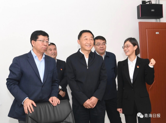 省委副書記、代省長劉寧在副省長王黎明等領(lǐng)導(dǎo)的陪同下視察物產(chǎn)集團