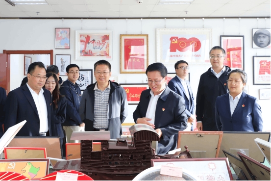 省農村信用聯(lián)社與省物產集團聯(lián)合開展“傳承紅色文化  堅定理想信念”主題黨日活動