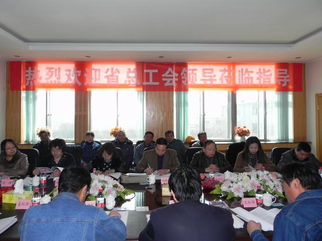 深入車間班組、“零距離”接觸職工、體驗(yàn)職工生活、傾聽(tīng)職工心聲